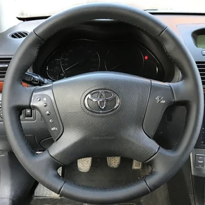 {{photo.Alt || photo.Description || 'Оплетка на руль из натуральной кожи Toyota Avensis II 2003-2009 г.в. (черная)'}}