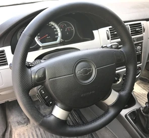 {{photo.Alt || photo.Description || 'Оплетка на руль из натуральной кожи Chevrolet Aveo I (2003-2011)'}}