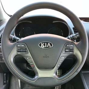 {{photo.Alt || photo.Description || 'Оплетка на руль Kia Rio III Рестайлинг (2015-2017) из натуральной кожи'}}