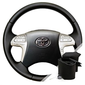{{photo.Alt || photo.Description || 'Оплетка на руль Toyota Camry V40 (2006-2011) для замены штатной кожи'}}