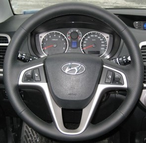 {{photo.Alt || photo.Description || 'Оплетка на руль из натуральной кожи Hyundai i20 2008-2014 г.в.'}}