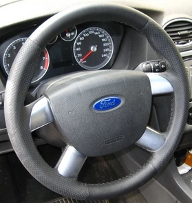{{photo.Alt || photo.Description || 'Оплетка на руль из натуральной кожи Ford Focus II 2005-2011 рестайлинг (черная)'}}