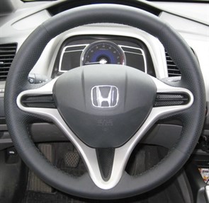 {{photo.Alt || photo.Description || 'Оплетка на руль из натуральной кожи Honda Civic VIII 2006-2011 г.в. (черная)'}}