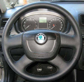 {{photo.Alt || photo.Description || 'Оплетка на руль из натуральной кожи Skoda Fabia II рестайлинг (2010-2015)'}}