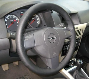{{photo.Alt || photo.Description || 'Оплетка на руль из натуральной кожи Opel Astra H 2004-2010 г.в. (черная)'}}