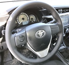 {{photo.Alt || photo.Description || 'Оплетка на руль из натуральной кожи Toyota RAV 4 IV (2013-2020)'}}