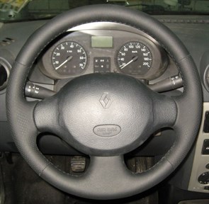{{photo.Alt || photo.Description || 'Оплетка на руль из натуральной кожи Renault Logan I 2004-2009 г.в. (черная)'}}