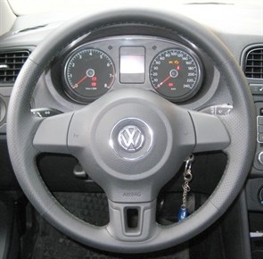 {{photo.Alt || photo.Description || 'Оплетка на руль из натуральной кожи Volkswagen Tiguan I 2011-2014 г.в. (черная)'}}
