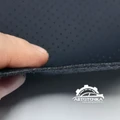 фото черной перфорированной кожи Steering
